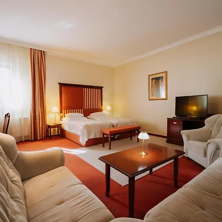 Boutique Maraton 4*