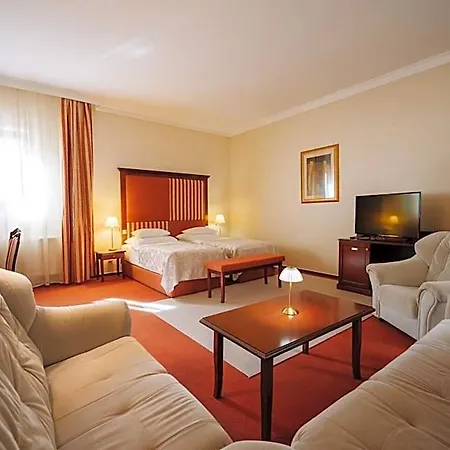 Boutique Maraton Hotel 4*