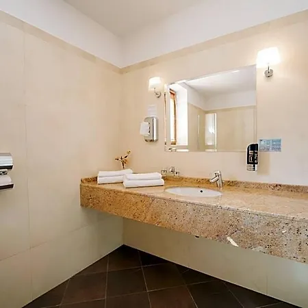 Boutique Maraton 4*
